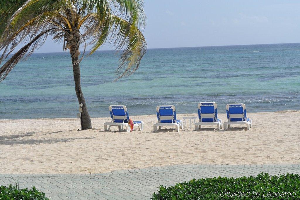 Castaways Cayman Beach Resort Grand Cayman Exterior photo
