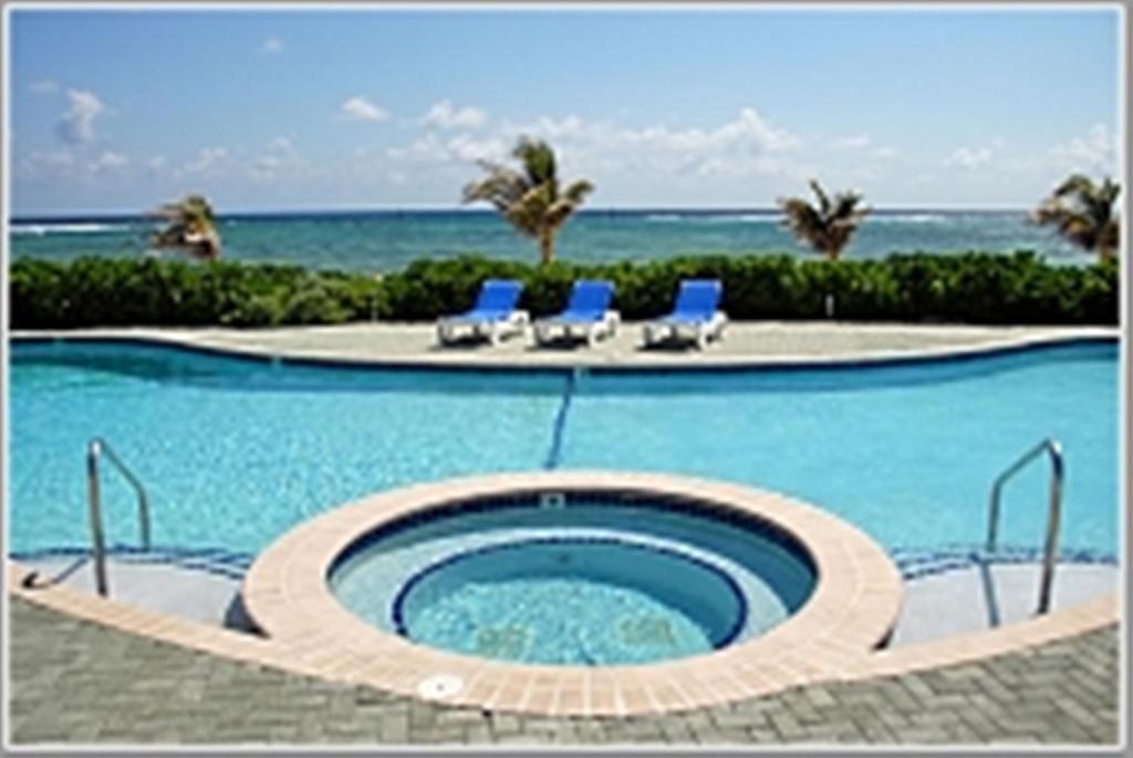 Castaways Cayman Beach Resort Grand Cayman Exterior photo